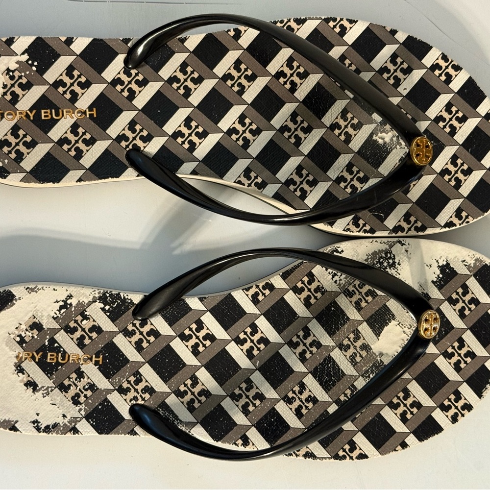 Tory Burch Chelsea Black/White/Gray Geo Patterned Flip Flops